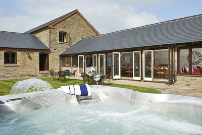 Barn The Old Mill Hot Tub Courtyardweb Ready