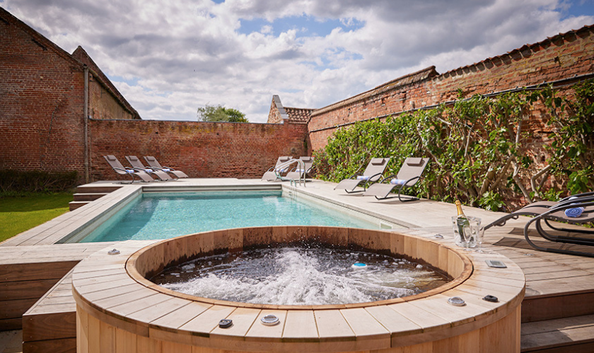 Rippon Hall Swimming Pool