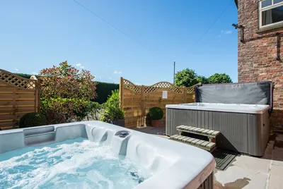 Courtyard Granary Hot Tubs 1
