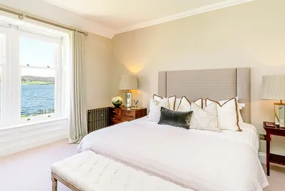 Kyleview Manor Waterboys Bedroom