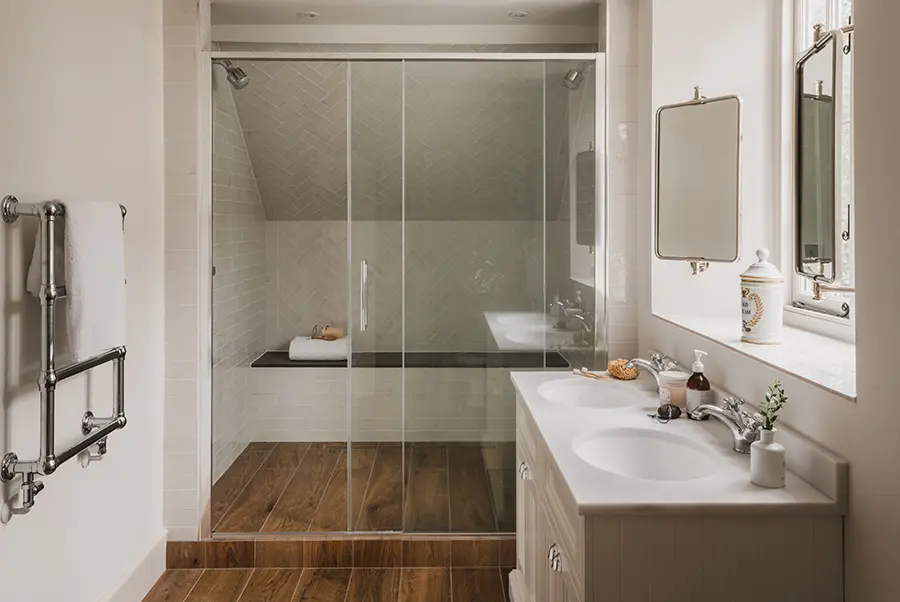 Moone Manor Bathroom 1