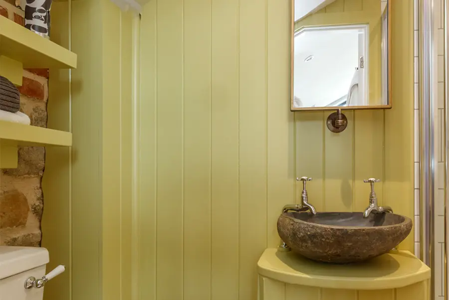 Rapunzels' Keep Bathroom 4