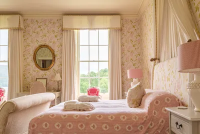 Mereview Manor Lake Bedroom 1