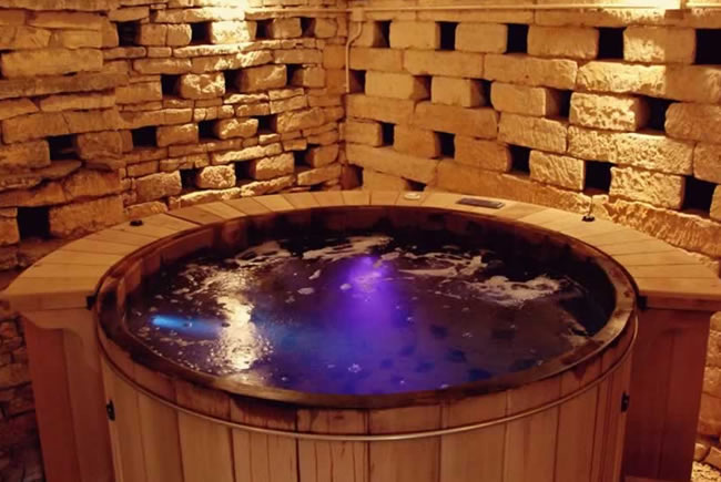 Facilities The Manor Hot Tub