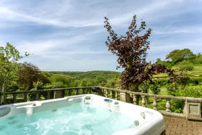 Rosebriar House Hot Tub