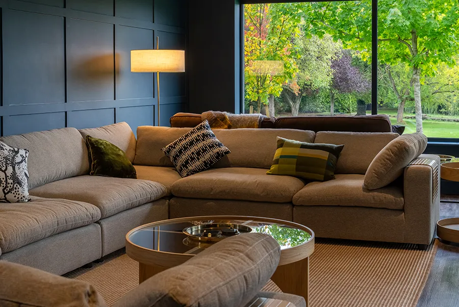 Water's Edge Lounge 1