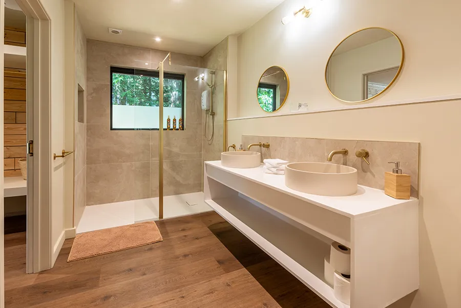 Water's Edge Cabin Bathroom