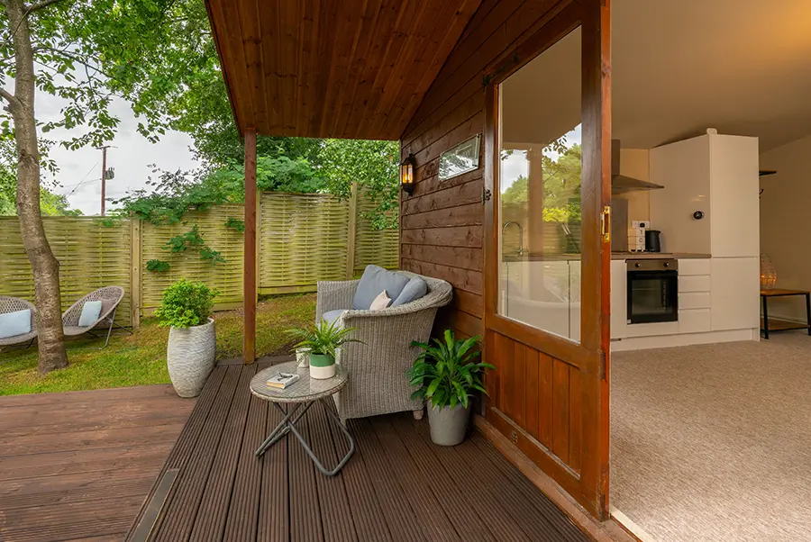 Bannerby Lodge Hideaway Lodge Terrace 1