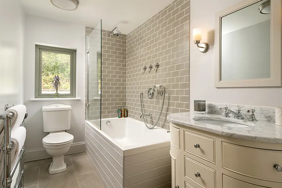 Stargaze Manor Family Bathroom