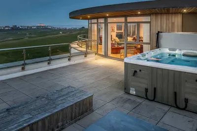 Pentire Hopuse Hot Tub2