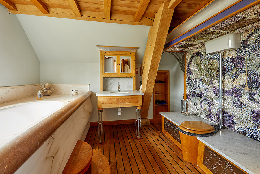 Hawkins' Folly Bathroom 1
