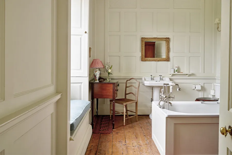 Henriette Bathroom 2