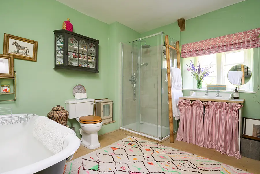Meadowbank Manor Bathroom 1.1
