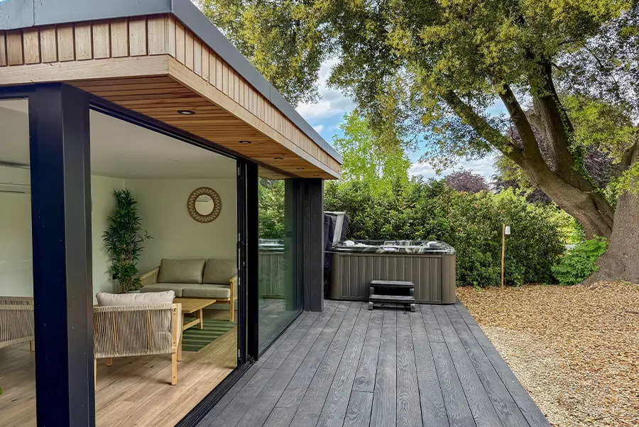 Lynbrook House Garden Room & Hot Tub