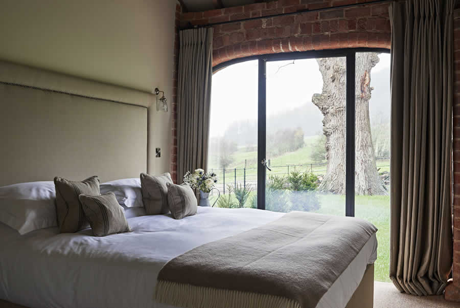 Castlemorton Barns Carthouse Bedroom2