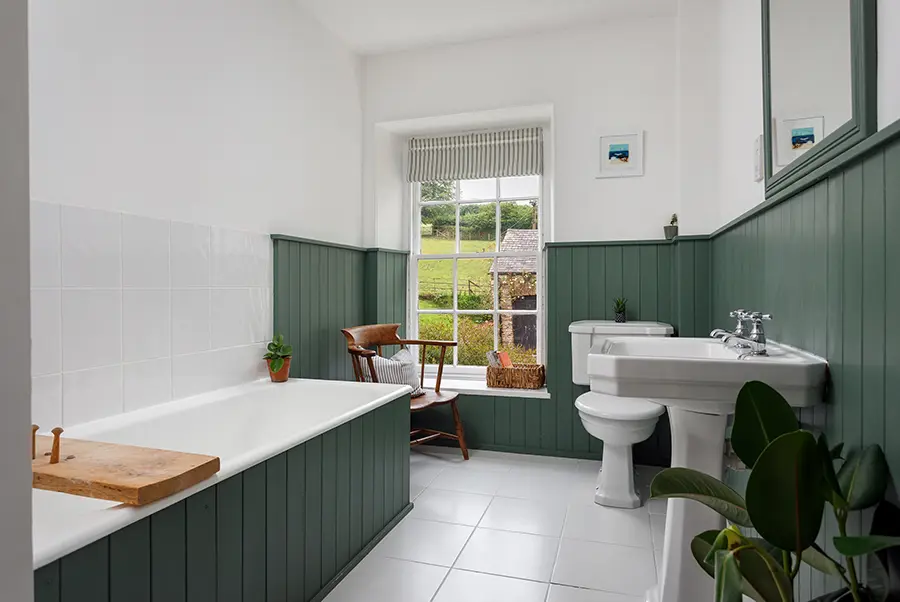 Parsonage House Apartment Bathroom