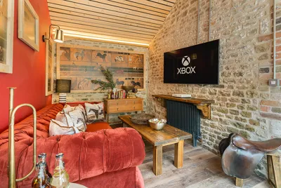 Tally Hoo House TV Snug