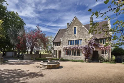 Horseshoe House Exterior