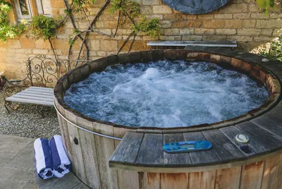 The Barn At Windrush Hot Tub