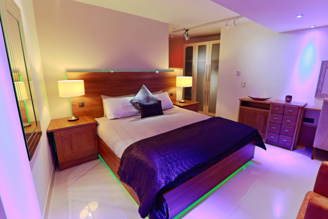 The Crescent Bedroom 8