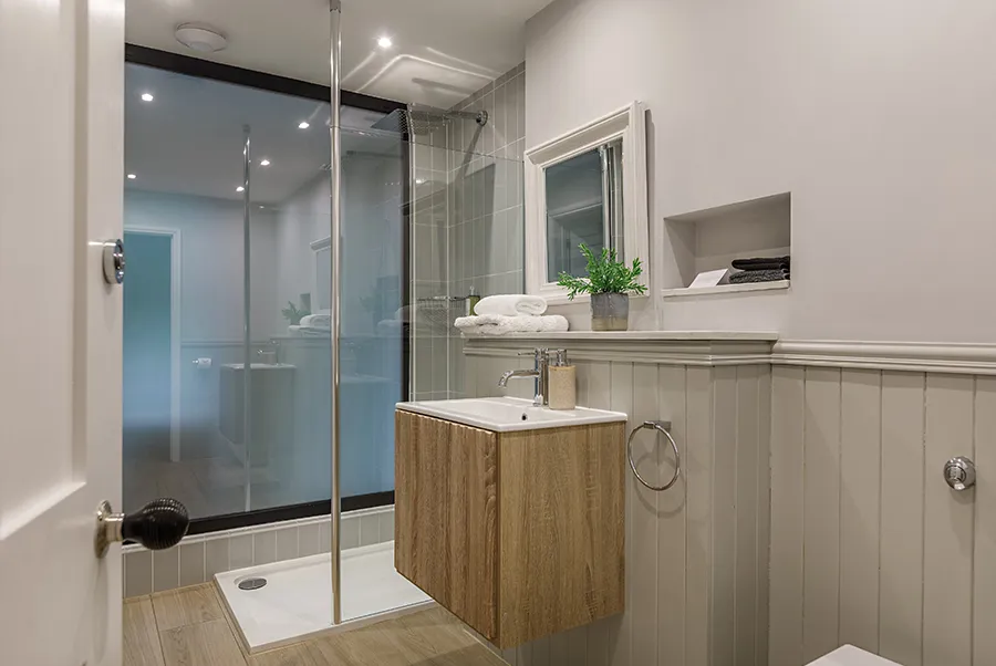 Olive Tree House Bathroom 3.1