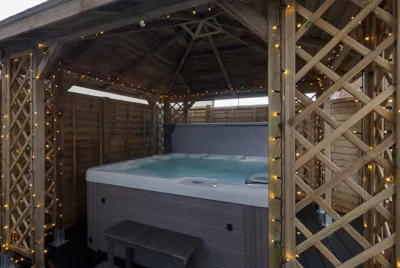 George House Hot Tub