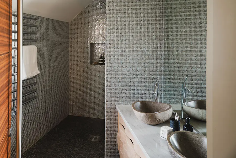 The Beach House Bathroom 1