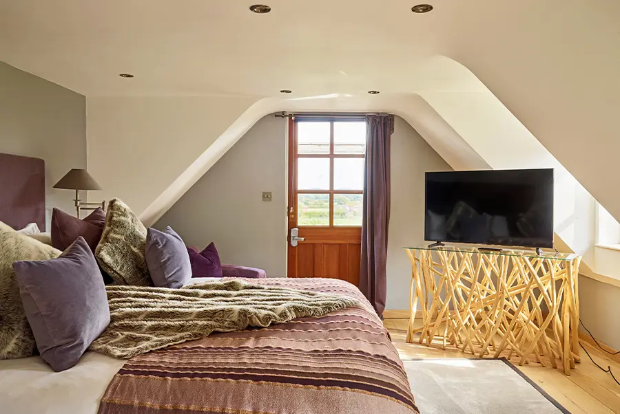 Hearth & Hollow Annex Bedroom 1