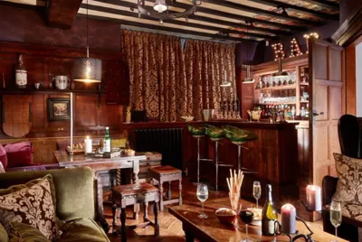 Horseshoe House Near Bath Bar