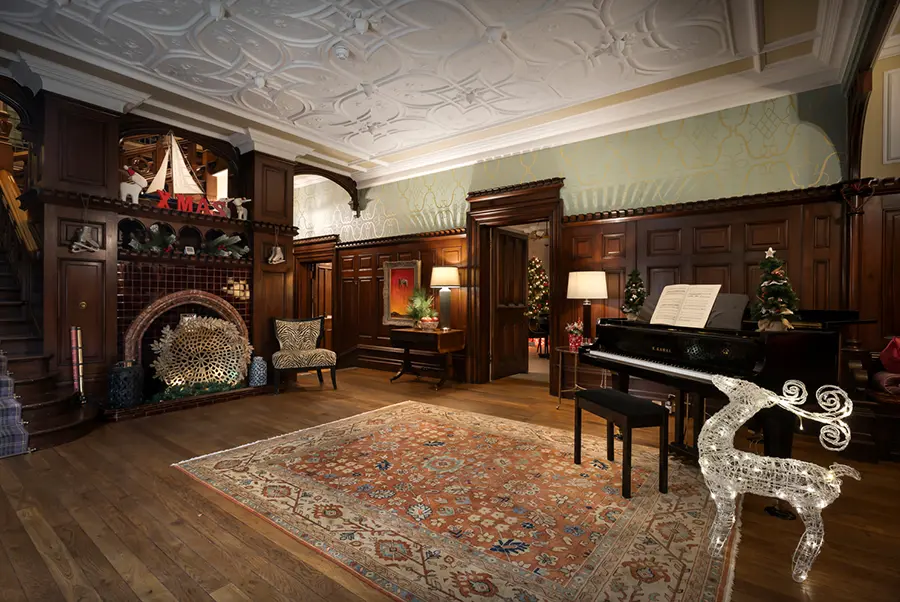 Keswick Country Manor Entrance Hall At Christmas