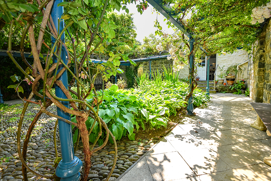 Bromfield Hall Courtyard 2