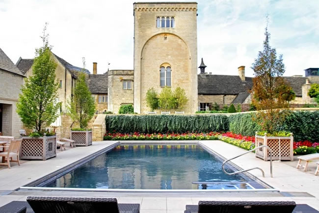 Huddlestone Manor Swimming Pool2