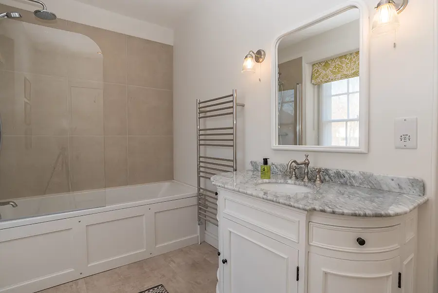 Galpin Manor Bathroom 1