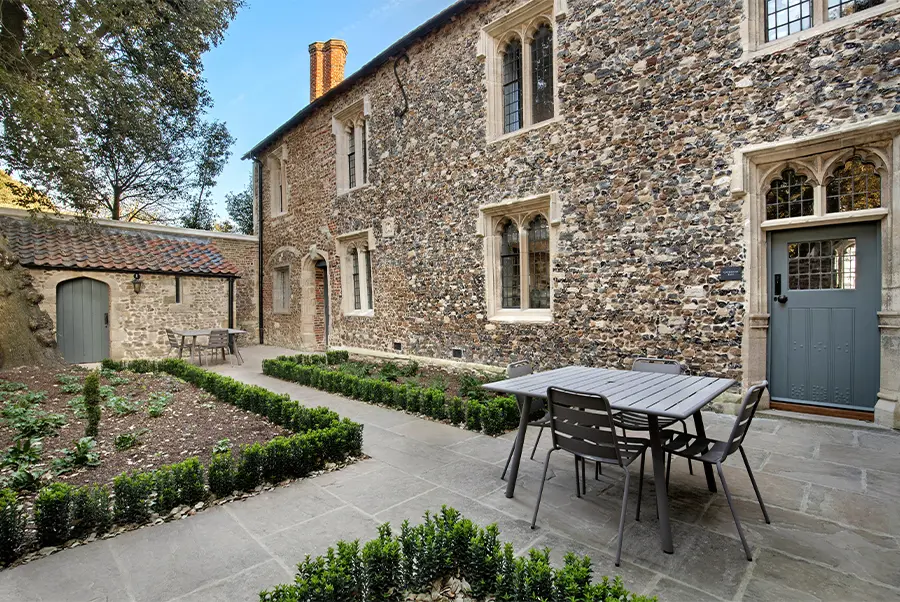 Stonegate Lodge Gatehouse East Courtyard