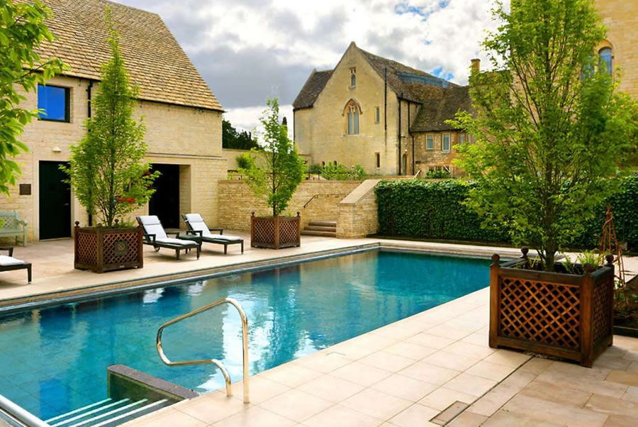 Huddlestone Manor Swimming Pool