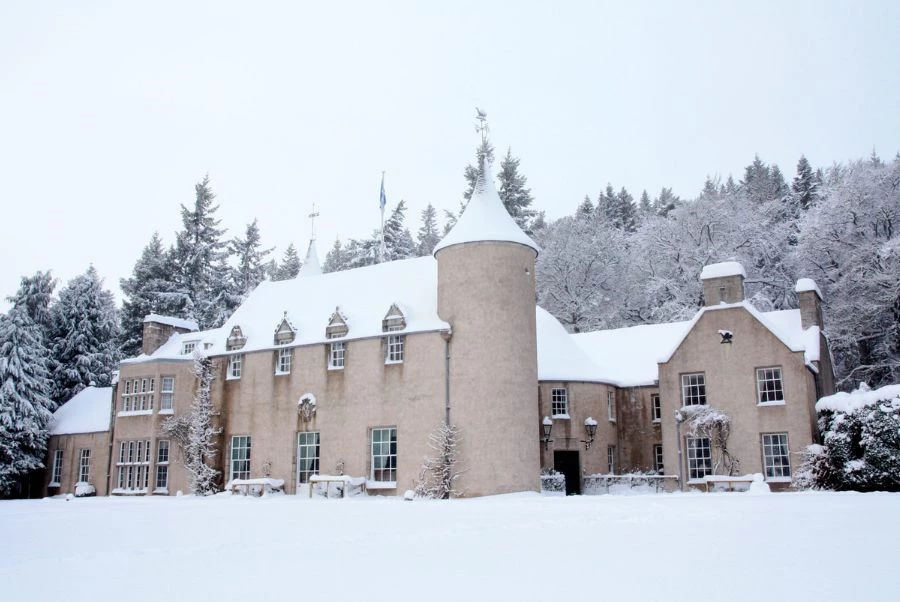 Donglen House Exterior In Winter