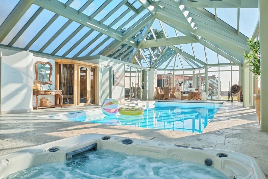 Beach Manor Pool & Hot Tub