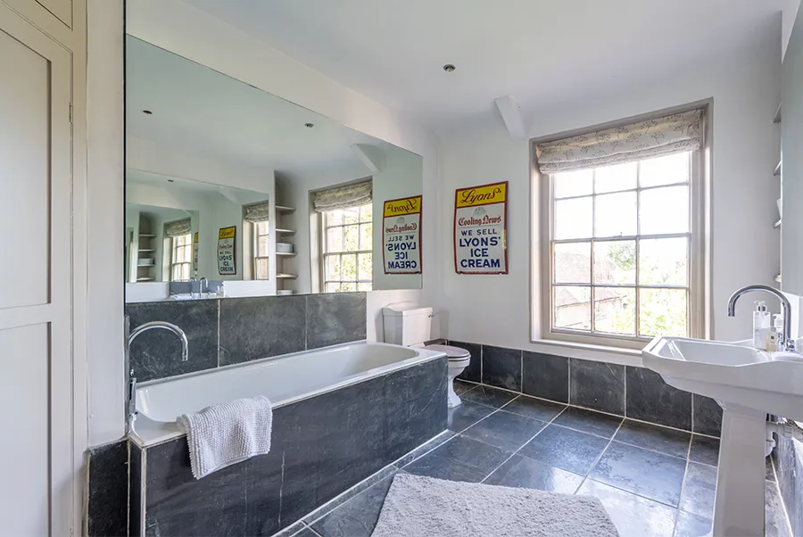 Haygrass House Family Bathroom 1