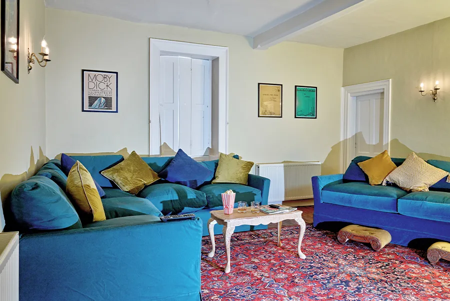 Henriette Cinema Room 2