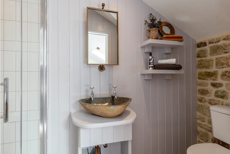 Rapunzels' Keep Bathroom 3