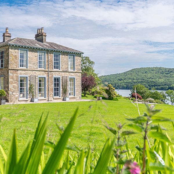 Mereview Manor Grid