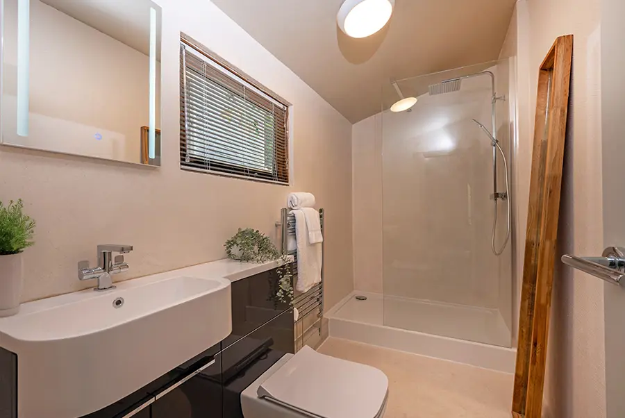 Bannerby Lodge Hideaway Lodge Bathroom