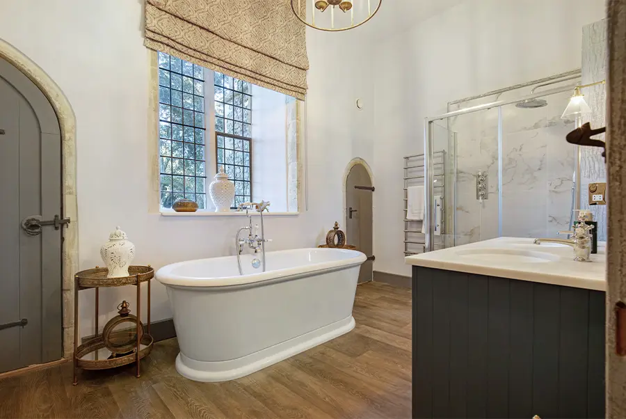 Stonegate Lodge Gatehouse East Bathroom 1