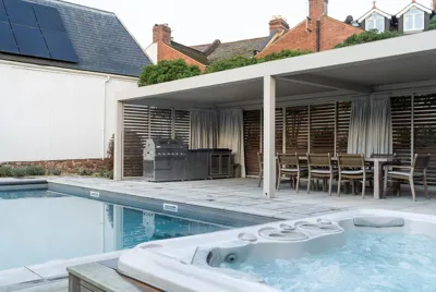White Gable House Pool & Hot Tub