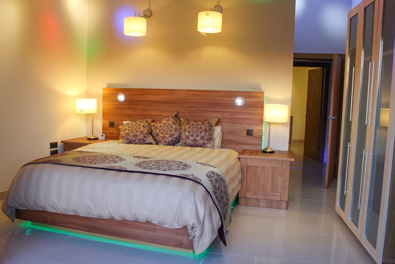 The Crescent Bedroom 5