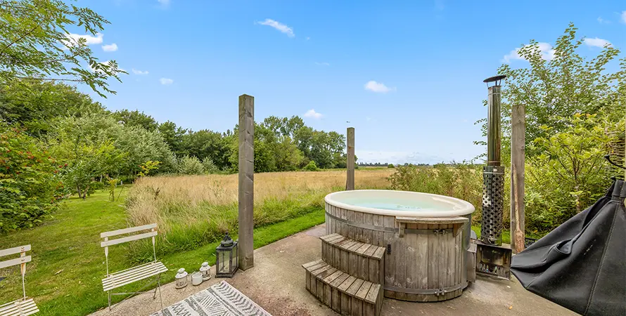 Thistlebrook Retreat Hot Tub