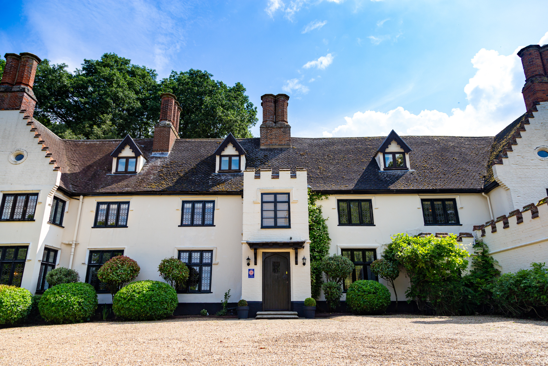 Saxton Manor Exterior 2