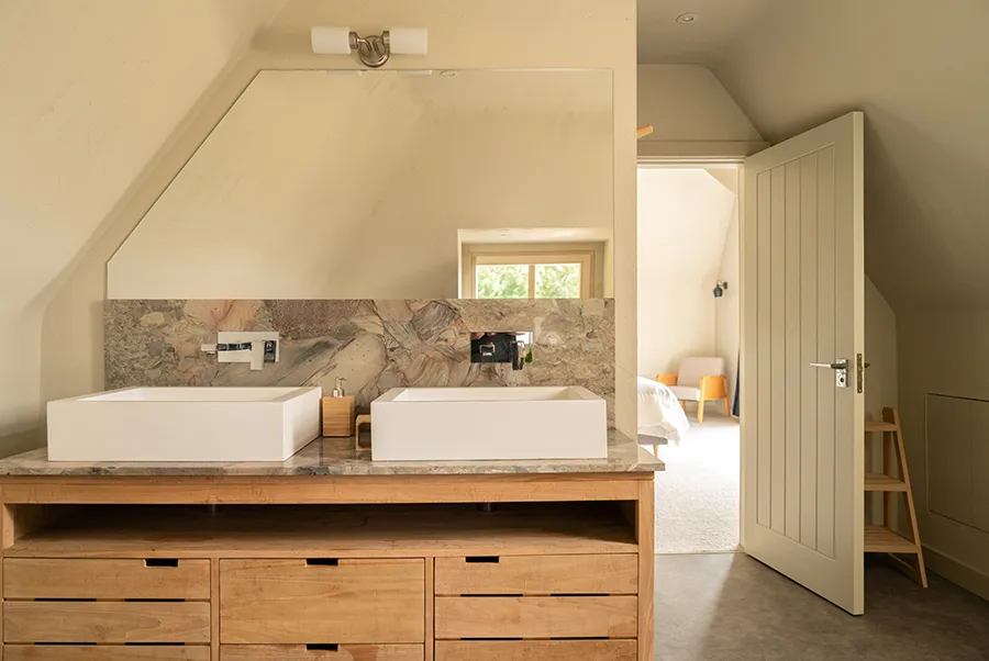 Amberford House Master Ensuite 2