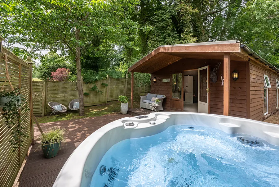 Bannerby Lodge Hideaway Lodge Hot Tub