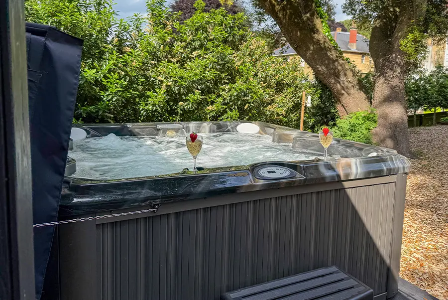 Lynbrook House Hot Tub 1